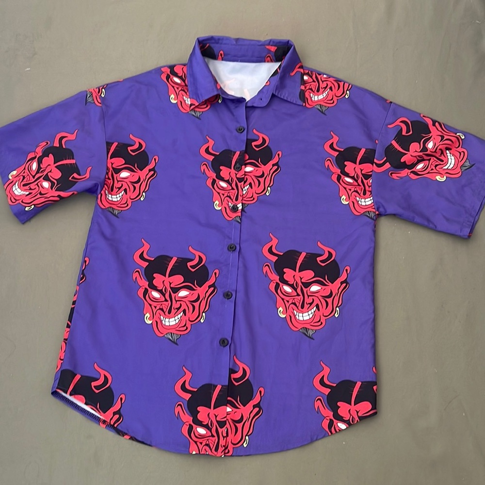 DEVIL 👿 shirt buttons down, purple color size Small